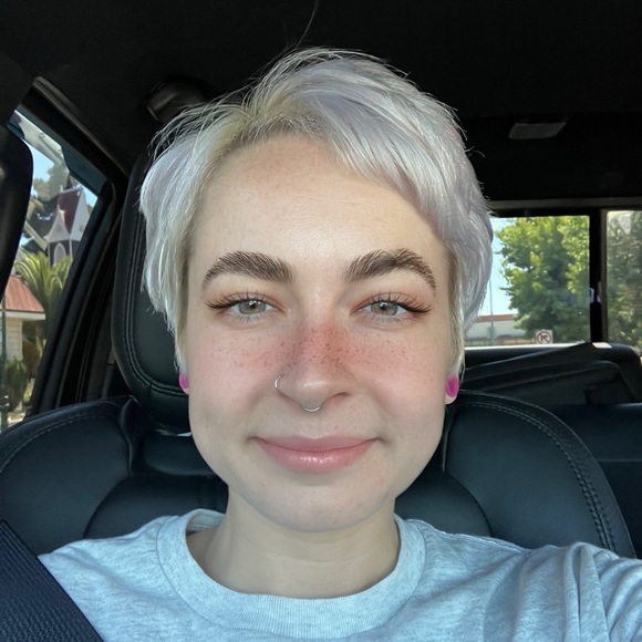 Meet your Posher, Carlee - Picture 1 of 1